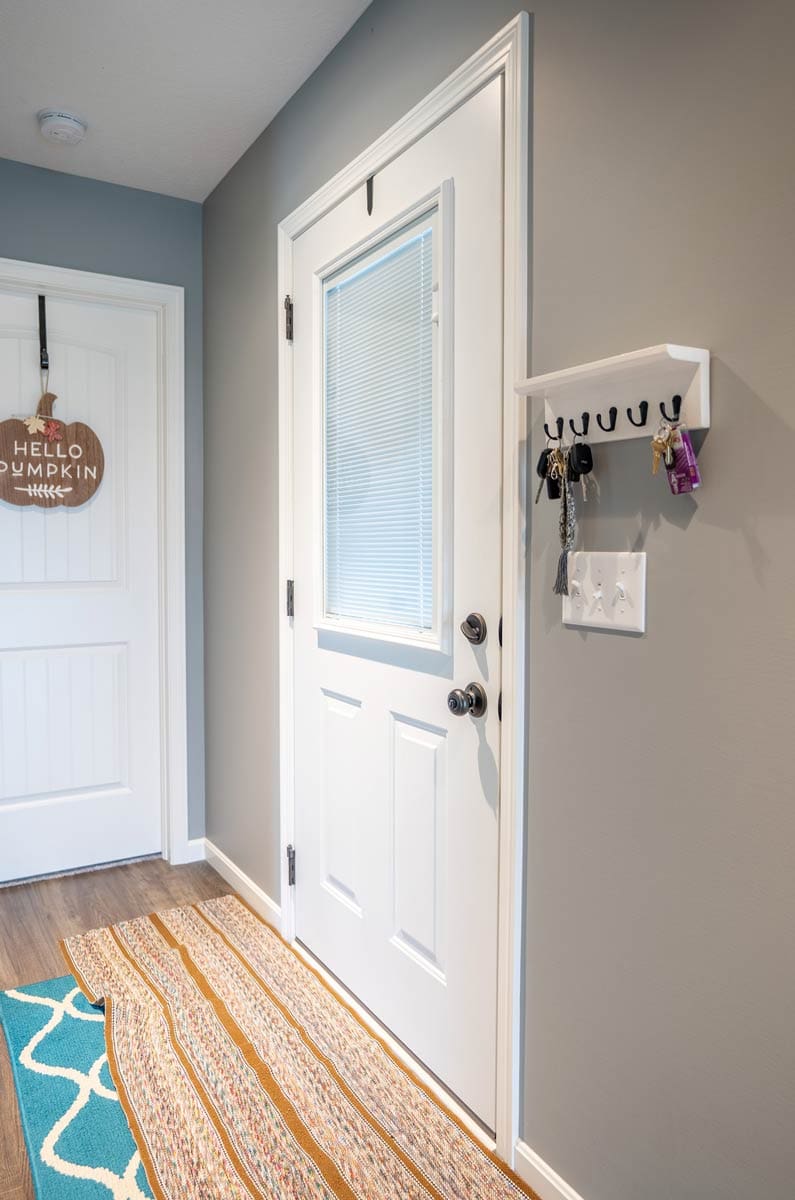 Legacy-Steel-440-2P-in-Whitw-with-Internal-Blinds-scaled