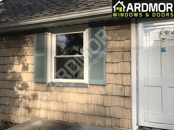 Legacy-Steel-440-2P-in-Whitw-with-Internal-Blinds-scaled