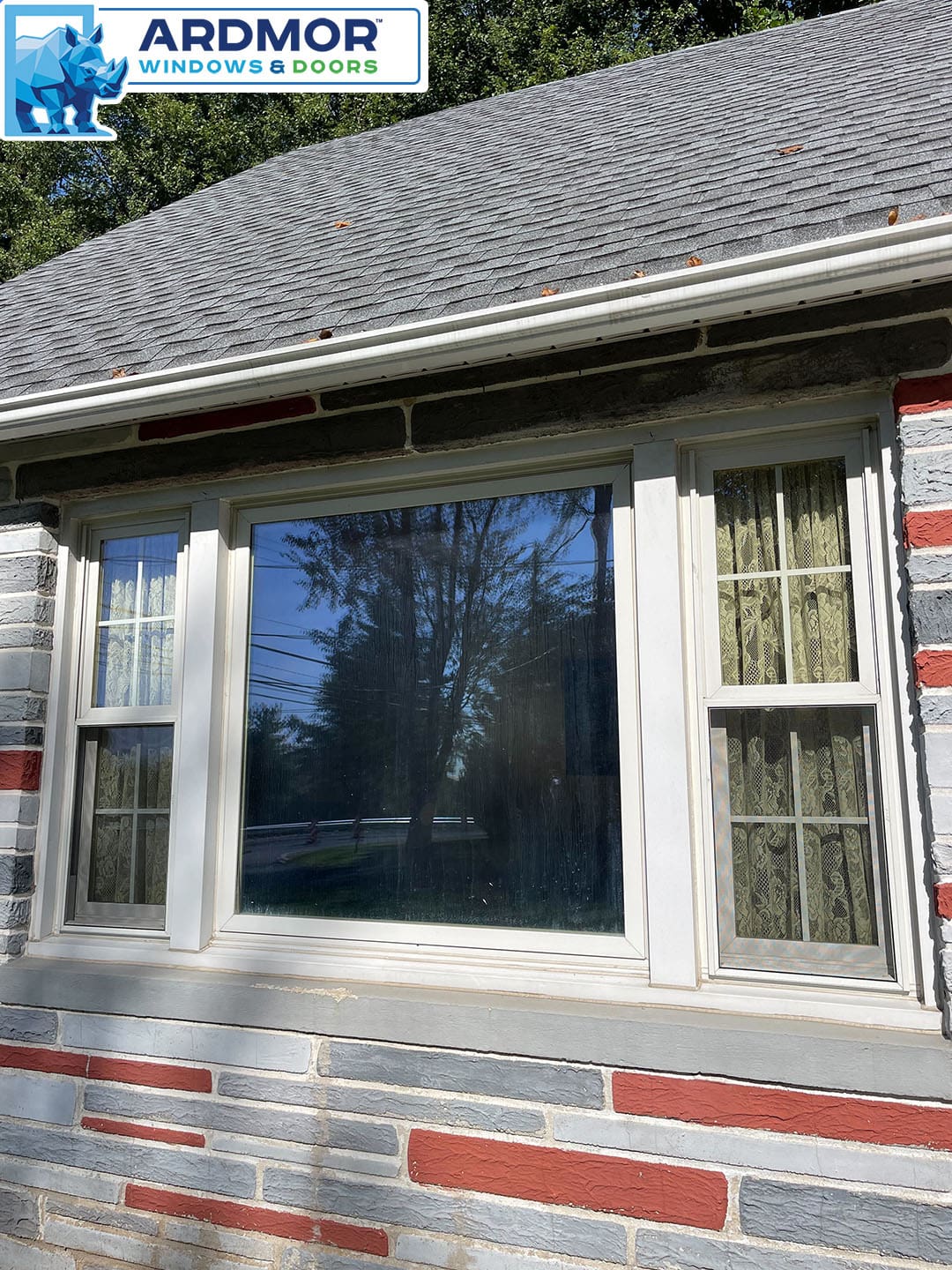 foggy_glass_replacement_in_vinyl_picture_window_in_bensalem_pennsylvania_project_8605_before