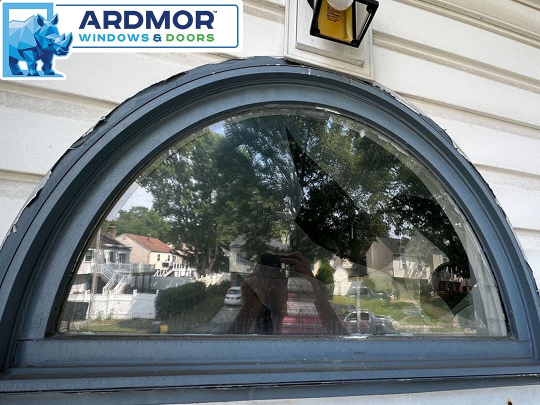 broken_glass_replacement_in_wood_arch_window_in_pennsauken_township_new_jersey_project_8576_before