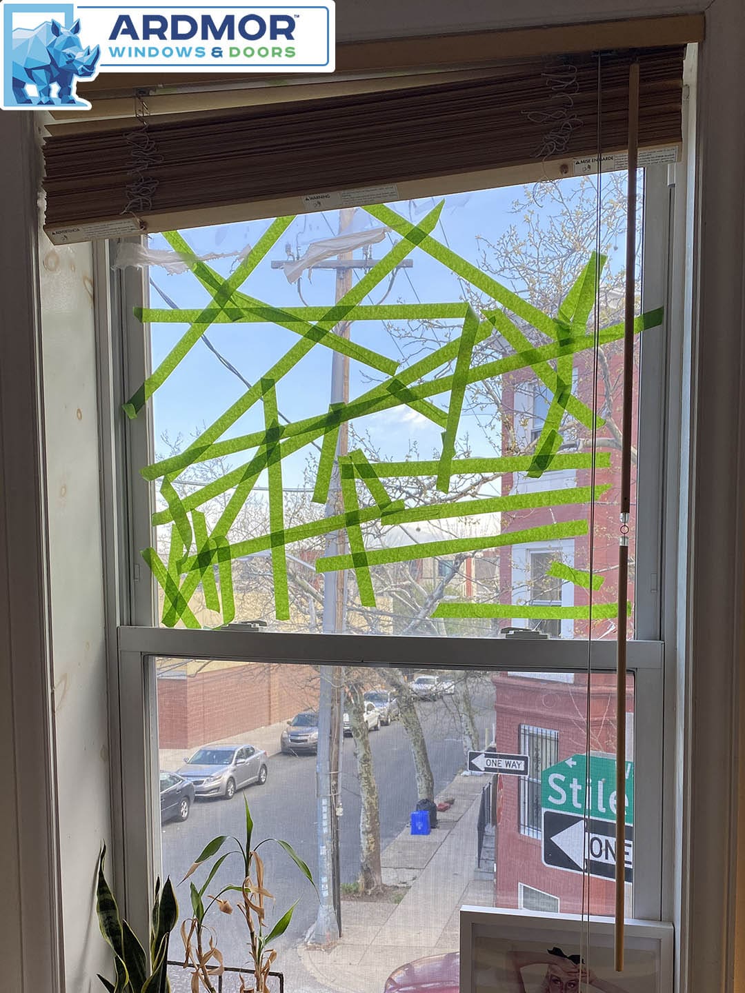 broken_glass_replacement_job_in_vinyl_double_hung_window_in_philadelphia_pennsylvania_project_6837_before