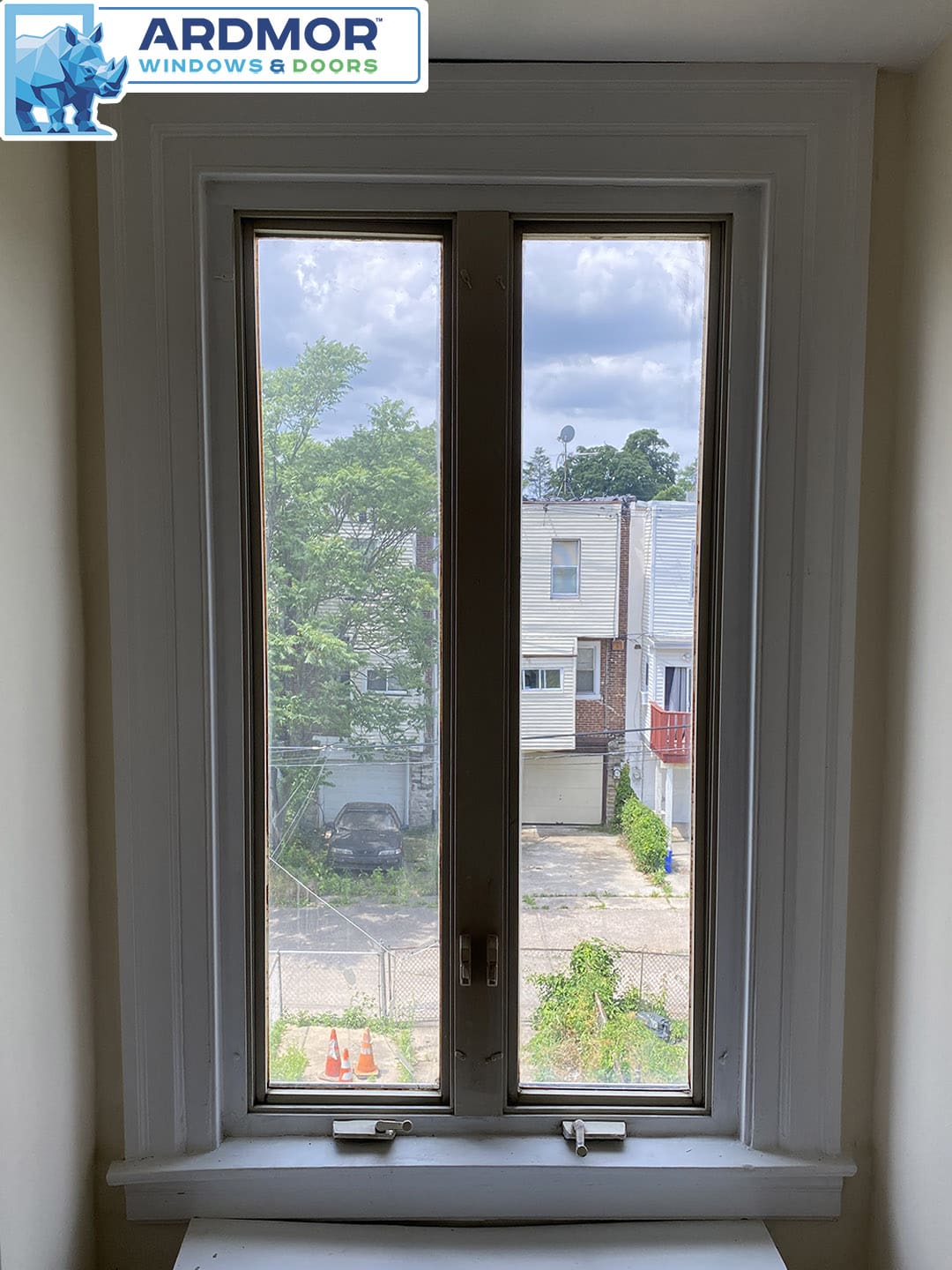 cracked_and_foggy_glass_replacement_in_vinyl_casement_window_in_philadelphia_pennsylvania_project_6833_before