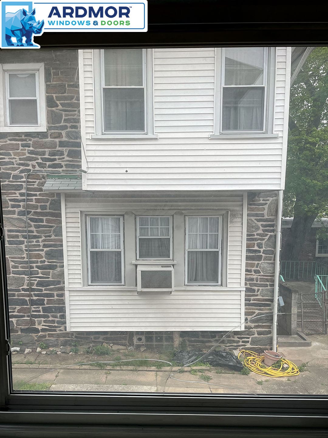 cracked_glass_replacement_in_vinyl_window_in_philadelphia_pennsylvania_project_6656_before