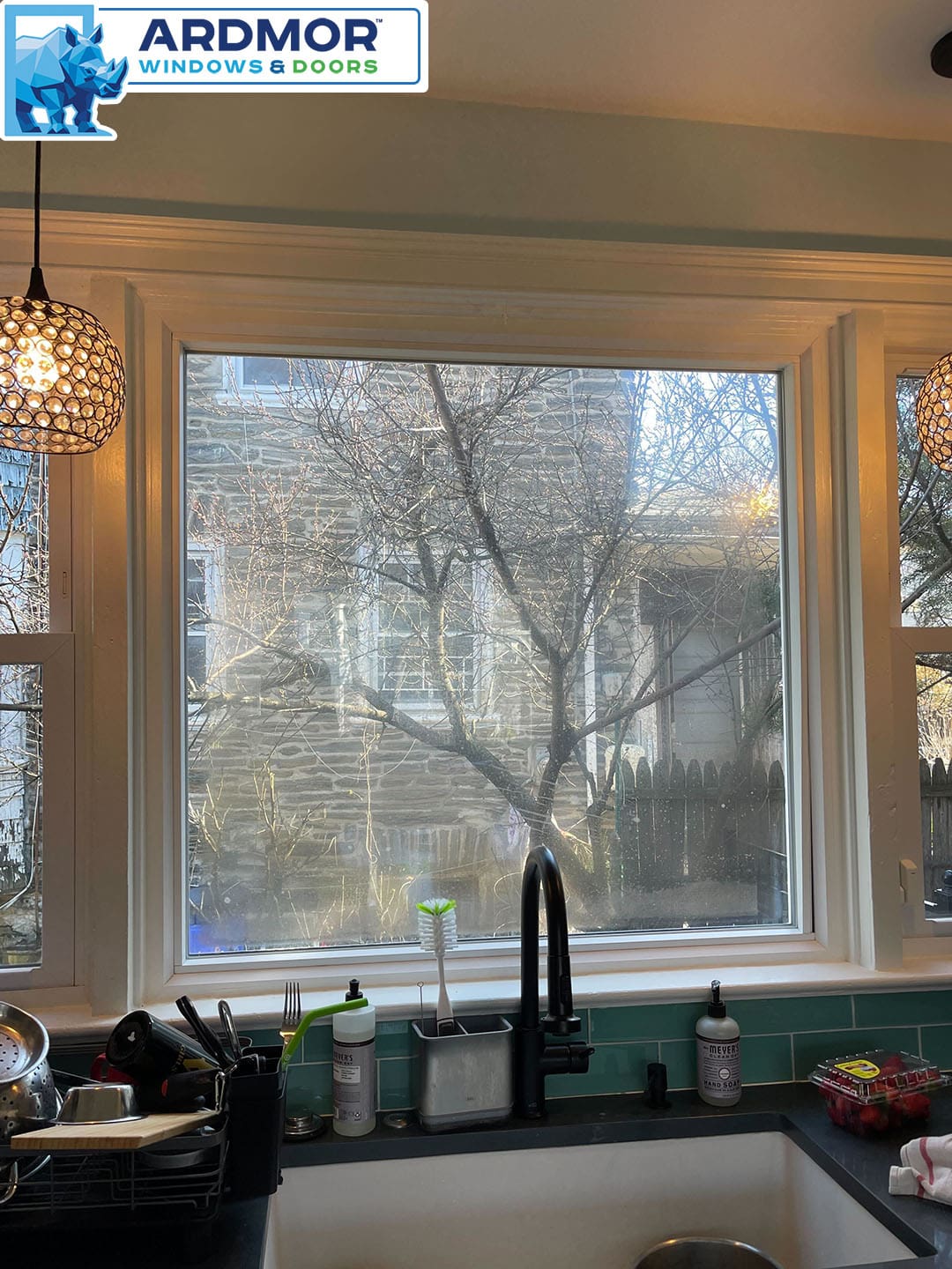 foggy_glass_replacement_in_vinyl_picture_window_in_philadelphia_pennsylvania_project_7852_before