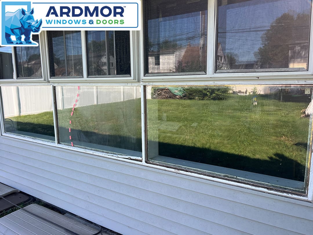 foggy_glass_and_glazing_beads_replacement_in_wood_picture_window_in_levittown_pennsylvania_project_9914_before